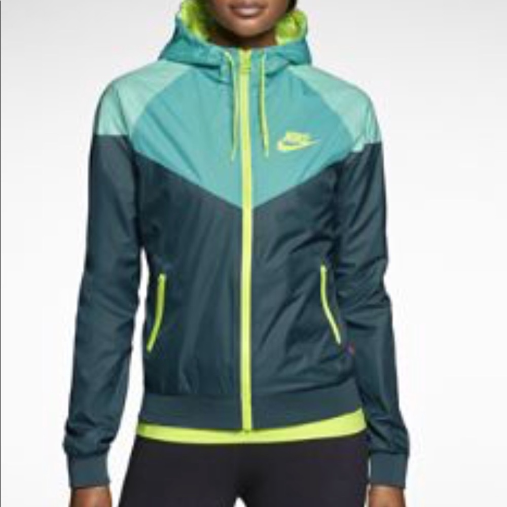 Nike women’s wind runner jacket